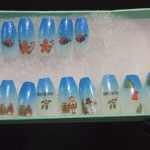 24 Pcs Festive Christmas Nail Set with Blue Gradient